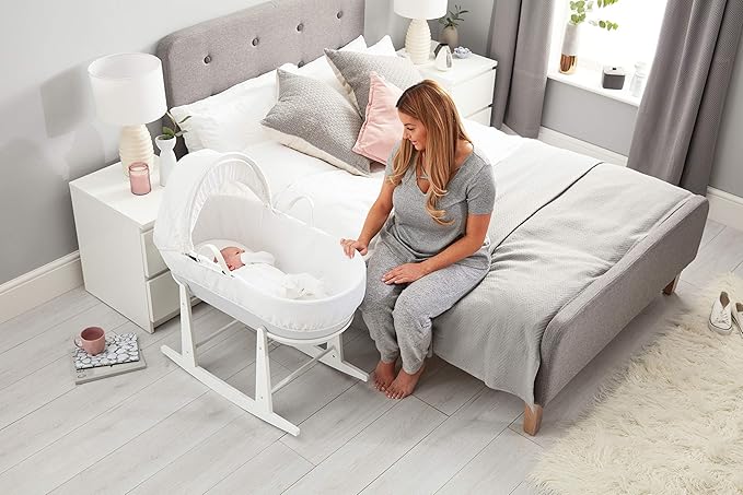 Shnuggle Moses Basket with White Waffle