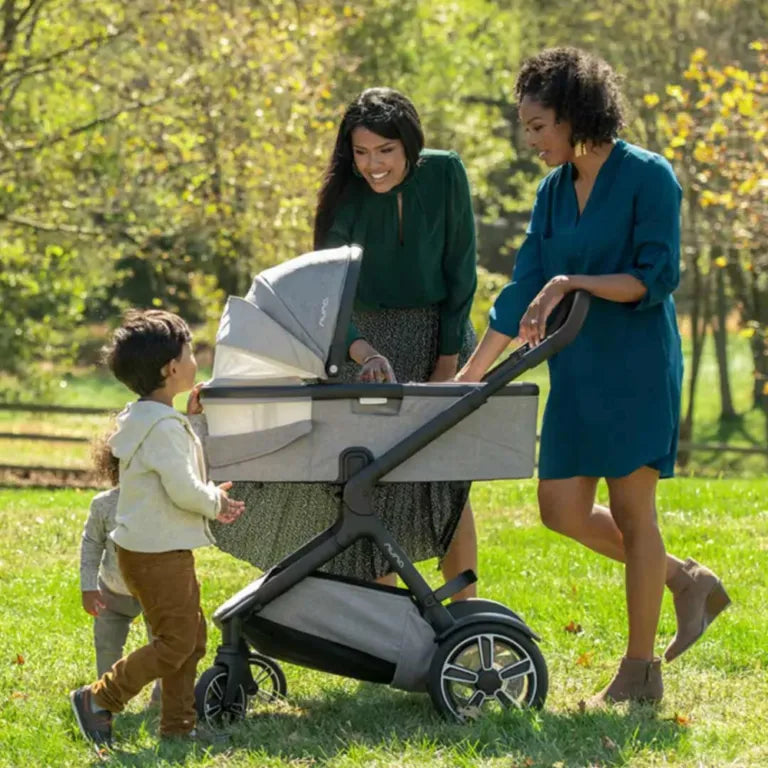 Nuna Demi Grow Pushchair + CarryCot Bundle – Frost